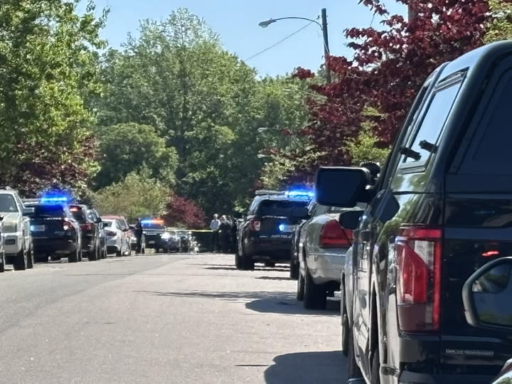 Highland Park — Multiple People Reported Shot on 5th Avenue, Heavy Police Presence
https://newsfameo...